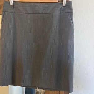 Banana Republic gray pinstripe skirt size 8